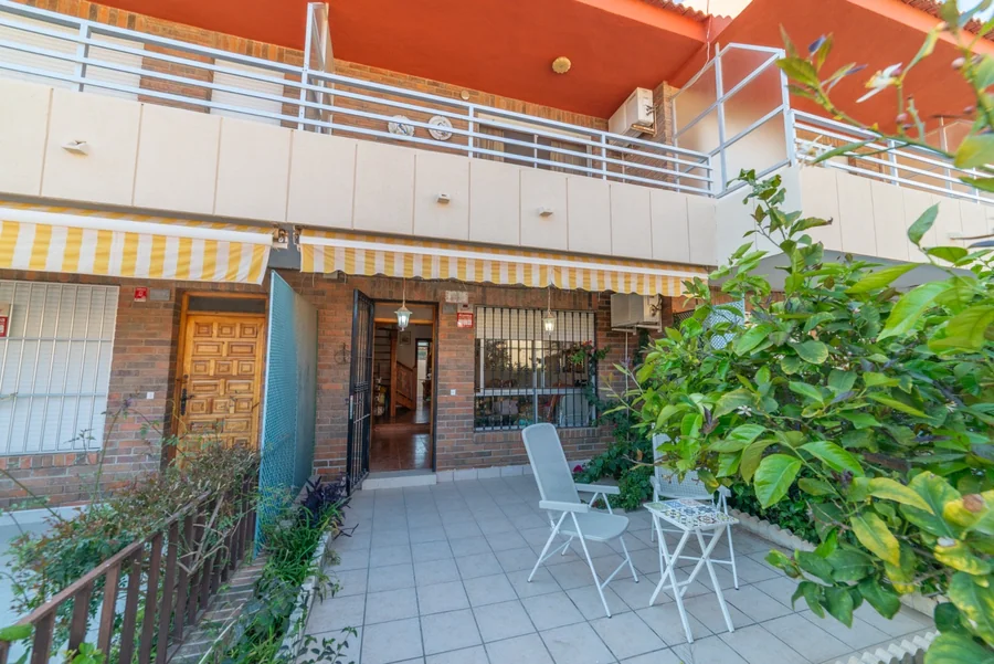 Acogedor chalet adosado con patio privado